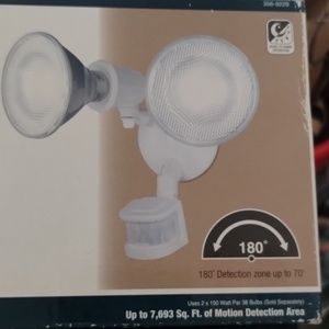 Motion detector flood lights